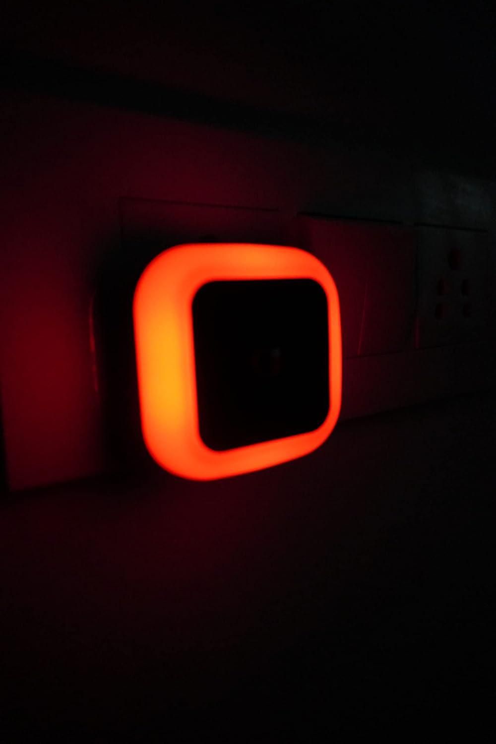 Smart LED Plug-In Night Light – Automatic Sensor Light